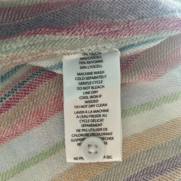 Beachlunchlounge button-up top. - Picture 10 of 10